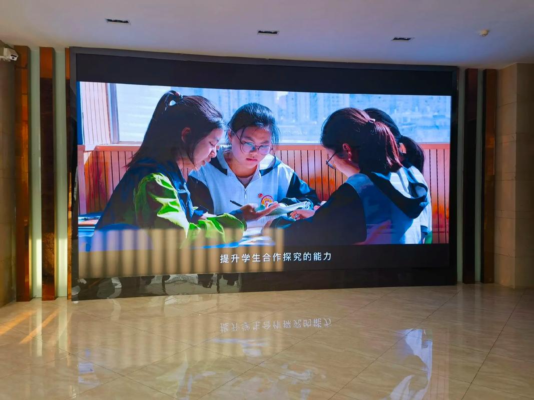 淮南二中LED高清彩屏顺利完成安装调试，打造智慧校园信息新窗口