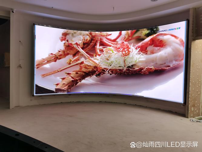 显示屏厂家如何引领LED定制化显示新潮流？——专注弧形屏、圆柱屏与柱子屏定制